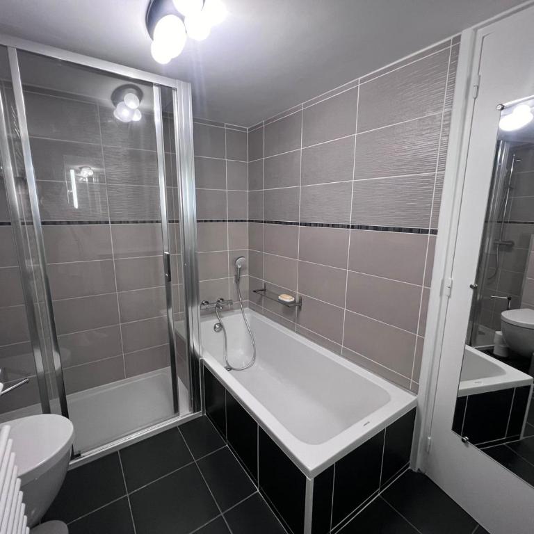 Charmant appart 2 ch avec balcon et wifi à La Clusaz - FR-1-437-108 - Appartement - 8