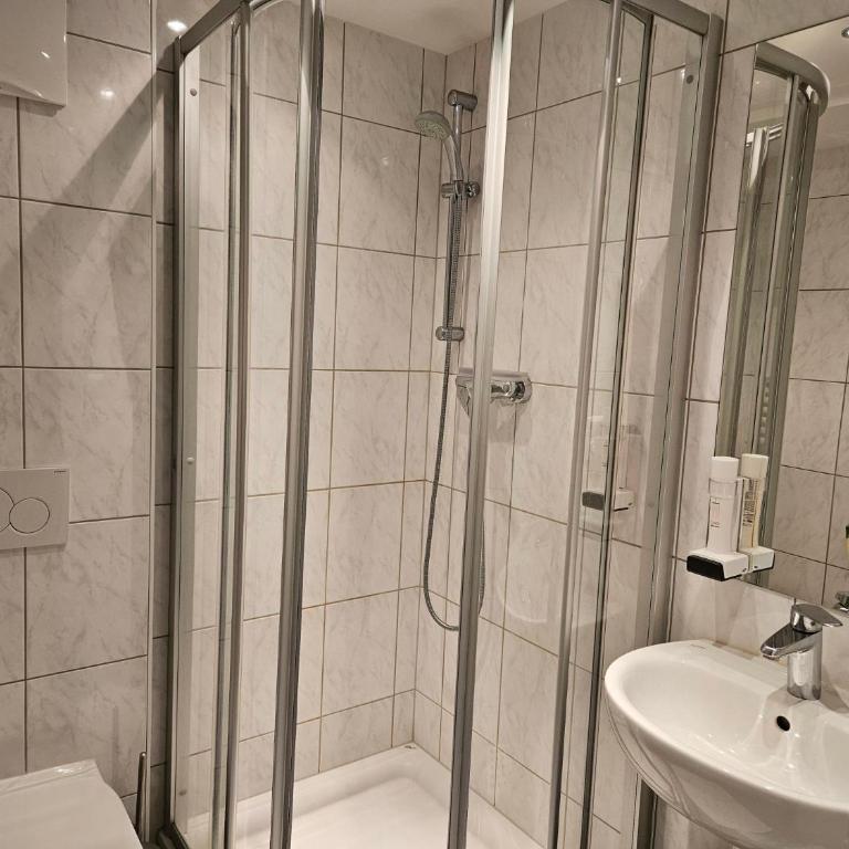 Gasthof-Pension Alt Kirchheim - Doppelzimmer mit Bergblick - 8