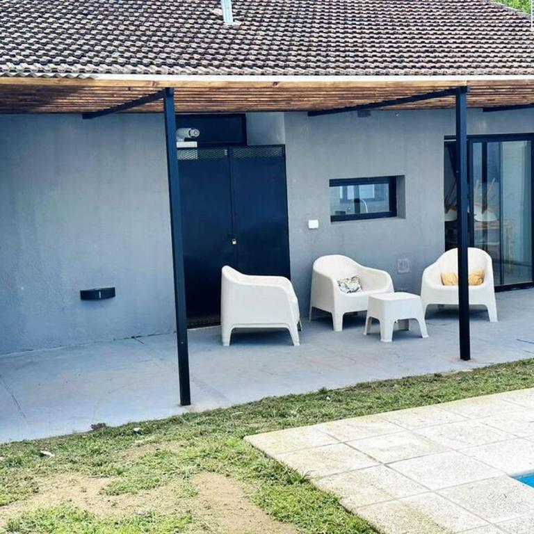 Casa impecable con Pileta, Garage - Casa de 3 dormitorios - 9