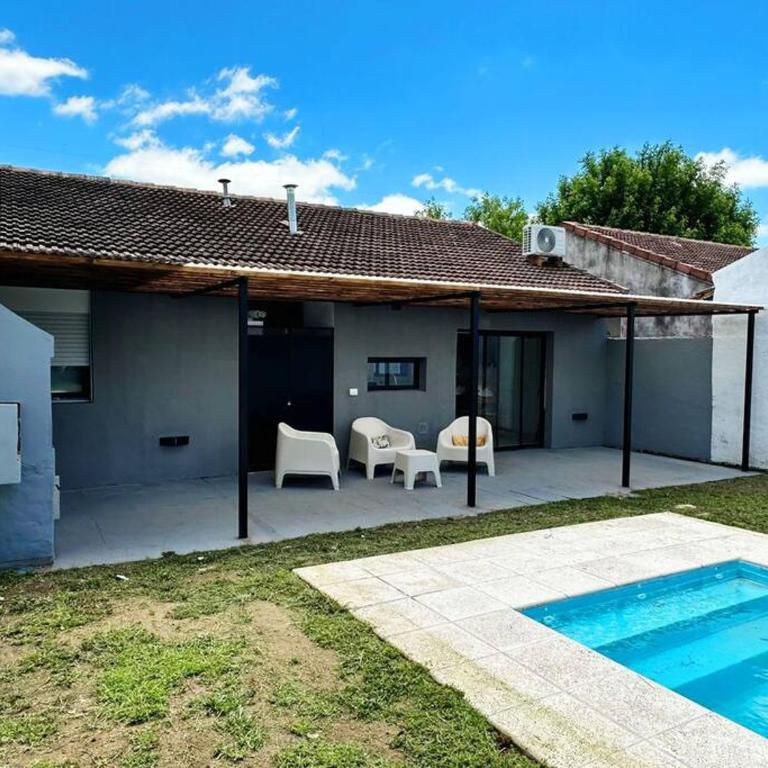 Casa impecable con Pileta, Garage - Three-Bedroom House - 22