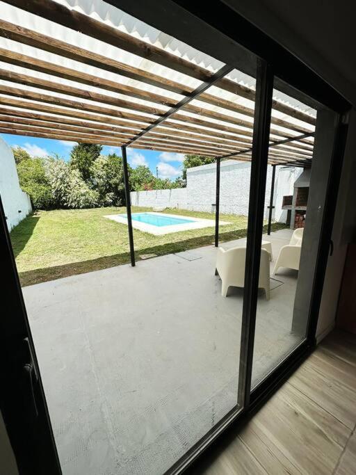 Casa impecable con Pileta, Garage - Casa de 3 dormitorios - 24