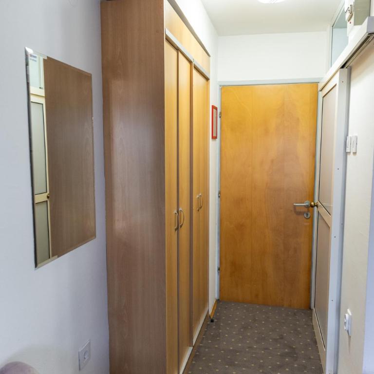 Olimpus Apartmani BD Banjaluka - Dvokrevetna Soba sa Bračnim Krevetom i Sopstvenim Kupatilom - 8