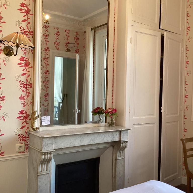 BED and BREAKFAST PARIS QUARTIER CHAMPS-ÉLYSÉES - Chambre Double - 11