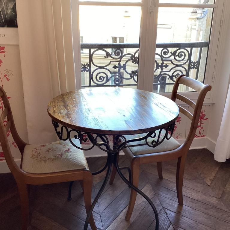 BED and BREAKFAST PARIS QUARTIER CHAMPS-ÉLYSÉES - Chambre Double - 13