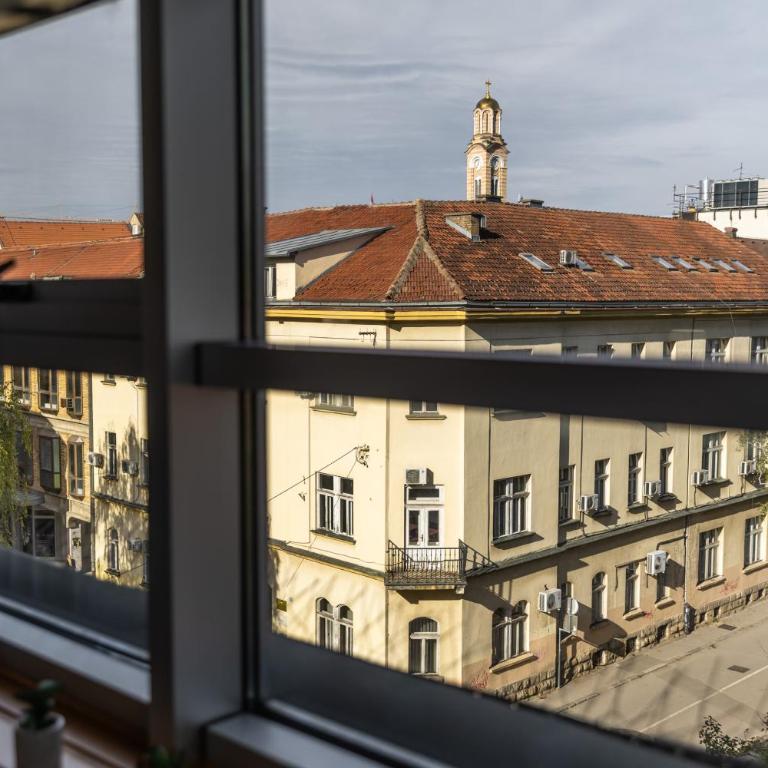 Olimpus Apartmani BD Banjaluka - Deluks Dvokrevetna Soba s Bračnim Krevetom (2 odrasle osobe + 1 dete) - 13