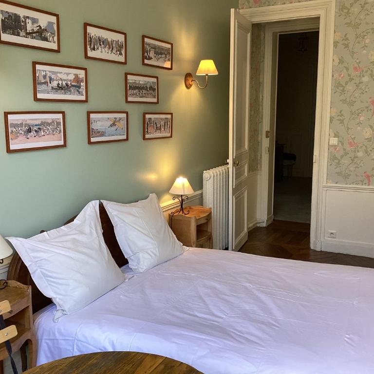 BED and BREAKFAST PARIS QUARTIER CHAMPS-ÉLYSÉES - Chambre Double avec Balcon - 23