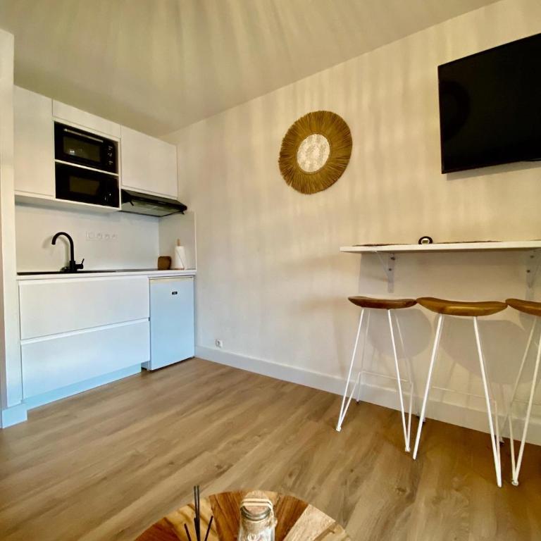 Studio cabine climatisé de 20m2 avec place de parking privée - Studio avec Terrasse - 10