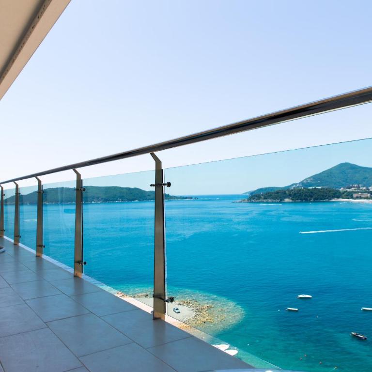 Hotel Ponta Nova - Three-Bedroom Apartment with Sea View - 14