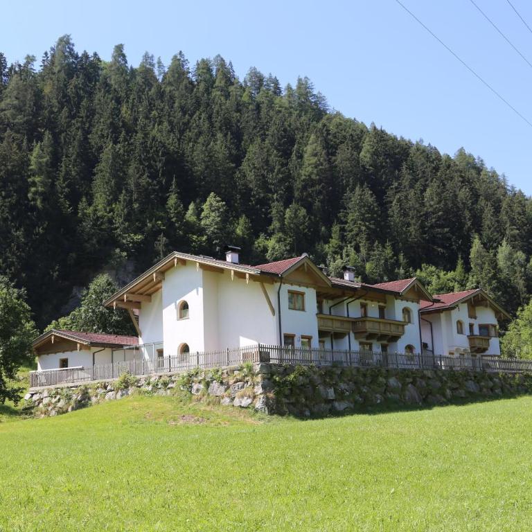 Haus Peter Schiestl - Three-Bedroom Apartment - 2