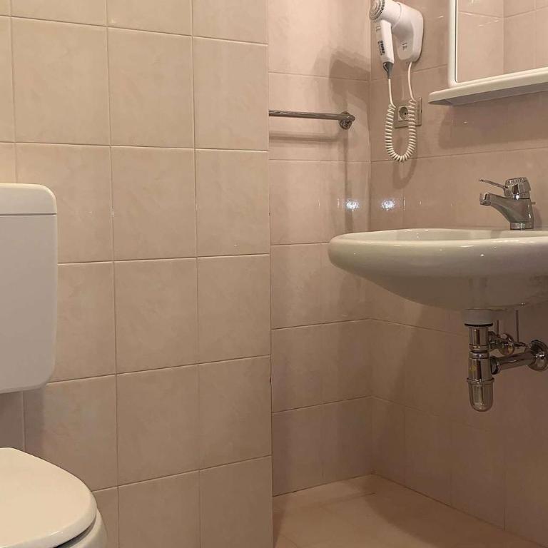 Appartamenti Ladina - Appartamento con 2 Camere da Letto e Balcone - 2