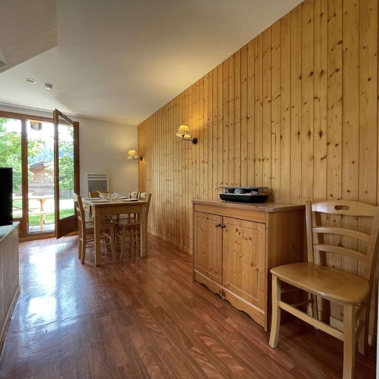Chalet lumineux 3 pièces, 4 pers, proche remontées et pistes, balcon, parking, wifi gratuit - FR-1-525-270 - Chalet - 9