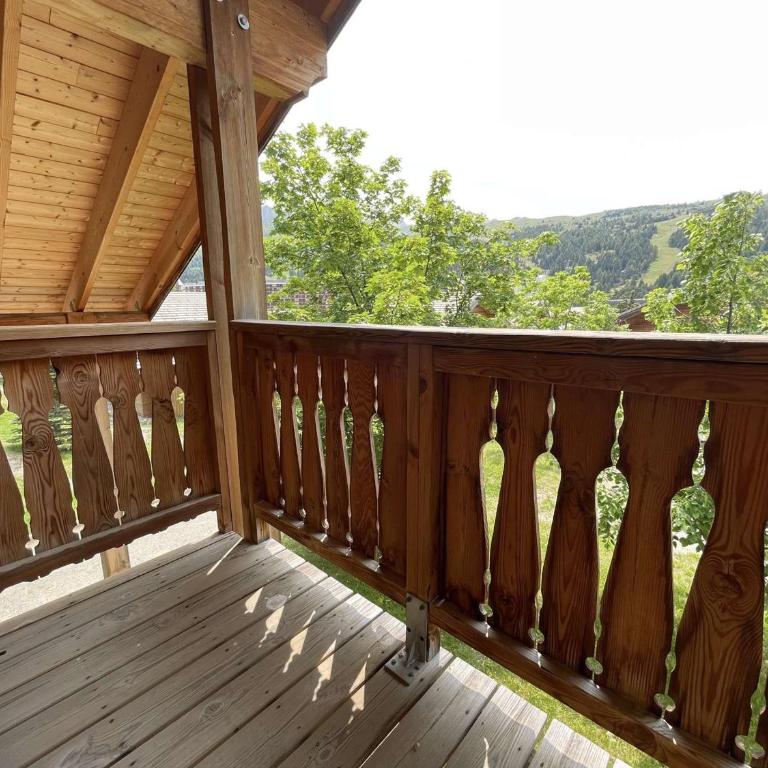 Chalet lumineux 3 pièces, 4 pers, proche remontées et pistes, balcon, parking, wifi gratuit - FR-1-525-270 - Chalet - 12