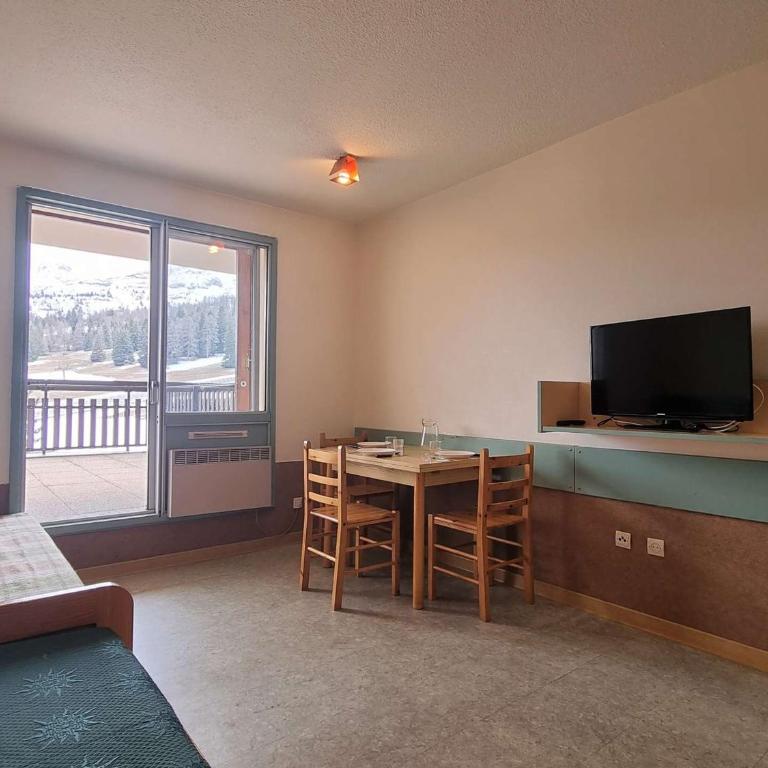 Studio confortable, ski à proximité, parking gratuit - FR-1-525-259 - Appartement - 8