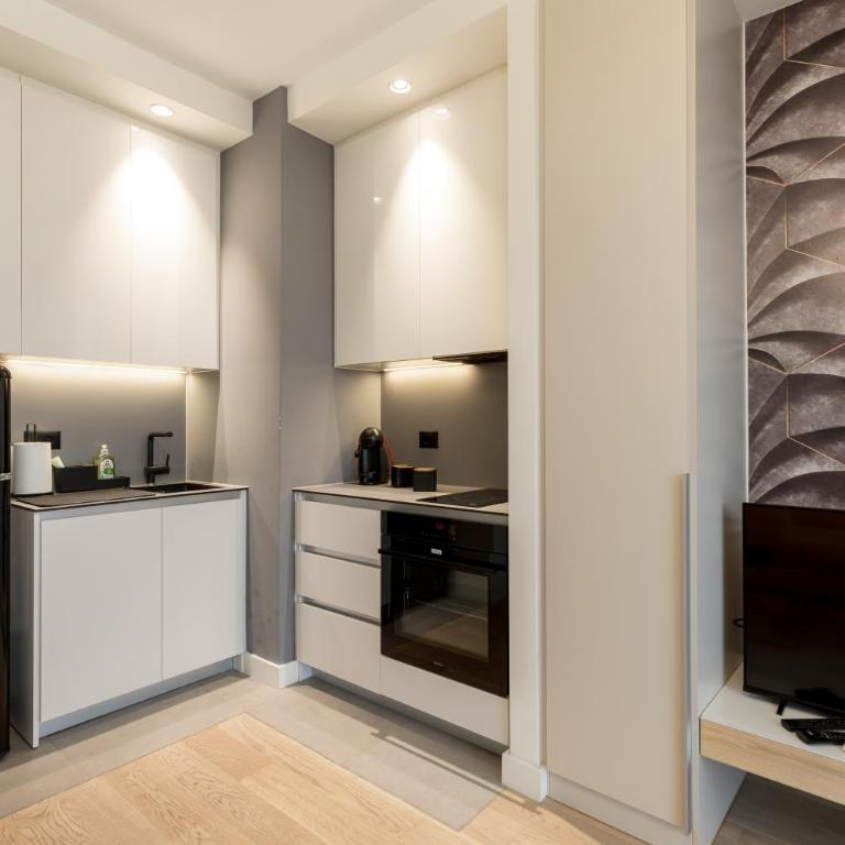 inJoy - One-Bedroom Apartment - 16