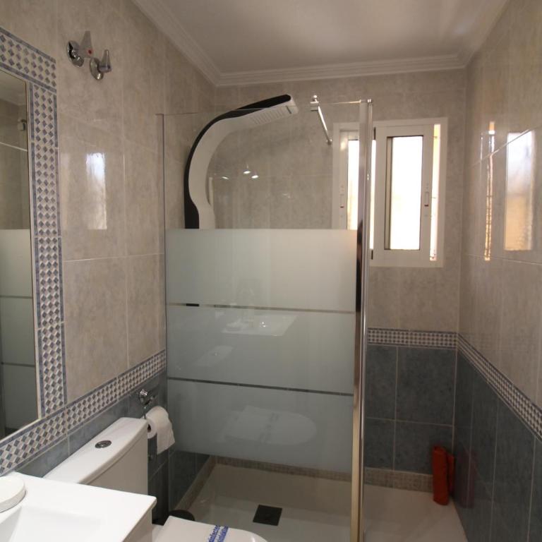 Apartamento de tres dormitorios terraza privada y piscina abierta todo el año, Cabo Roig, Orihuela costa, AQ-128 - Casa de 3 dormitorios - 34