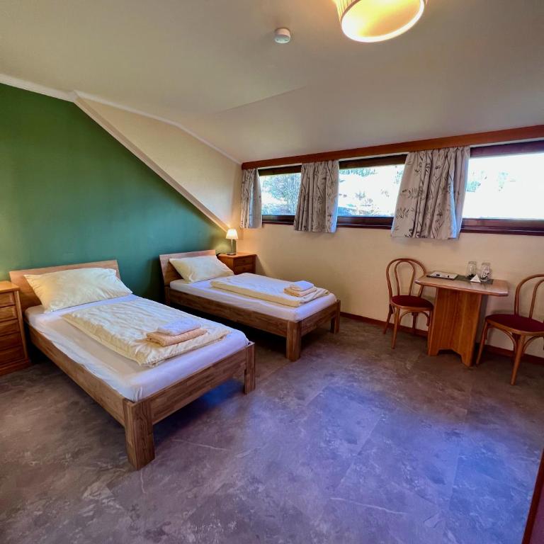 Pension Lambrecht - Zweibettzimmer mit eigenem Bad - 2