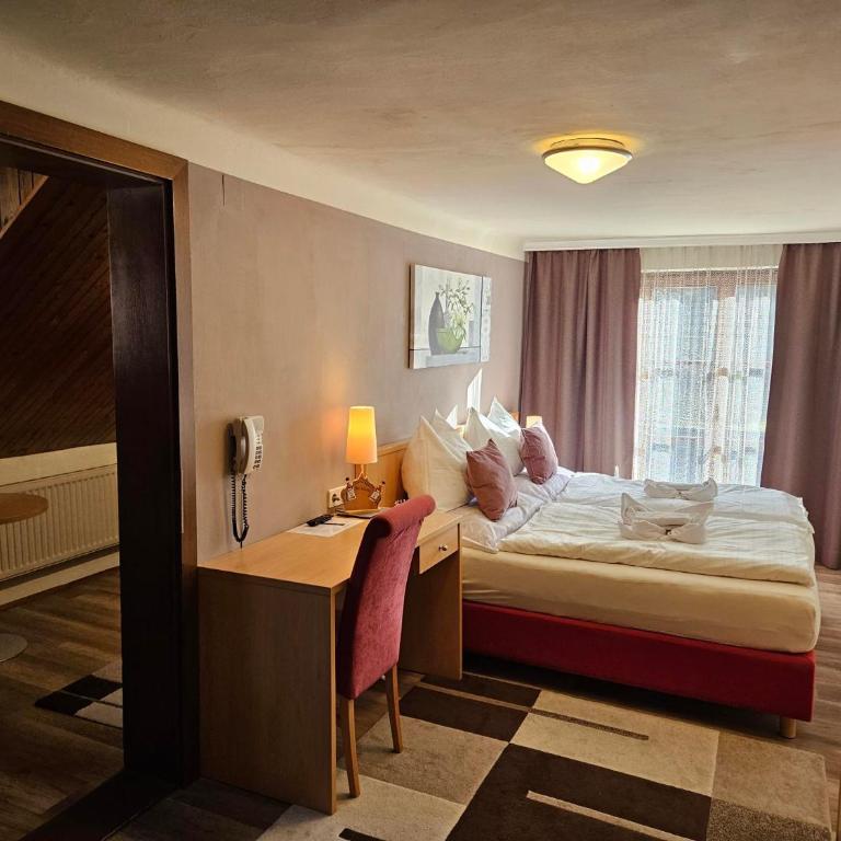 Gasthof-Pension Alt Kirchheim - Dreibettzimmer mit Bergblick - 2