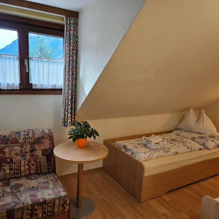 Gasthof-Pension Alt Kirchheim - Vierbettzimmer mit Dusche - 4