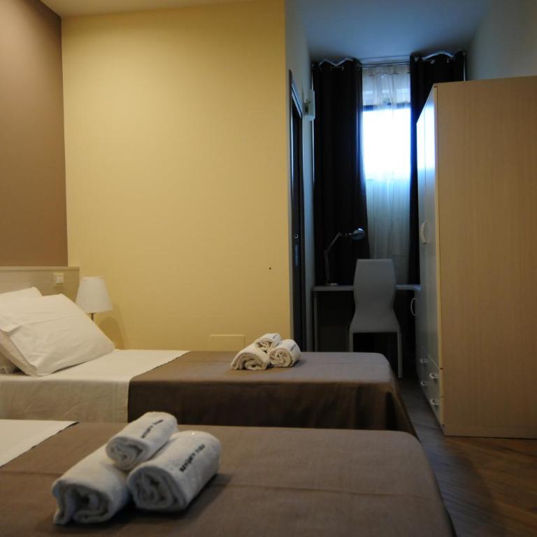 B&B President's Home - Camera Matrimoniale/Doppia con Letti Singoli con Letto Supplementare - 4