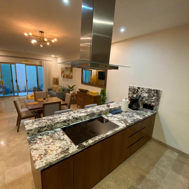 Luxury 2 bedroom apt 3 min away from the boardwalk/malecon - Apartamento de 2 dormitorios - 2