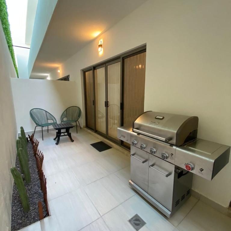 Luxury 2 bedroom apt 3 min away from the boardwalk/malecon - Apartamento de 2 dormitorios - 3
