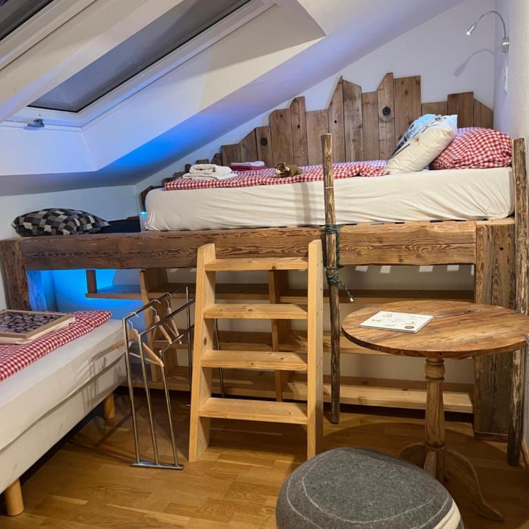 Glückliche Kuh-Villa - Achtsamer Rückzugsort mit Traumgarten, Schwimmteich & Raum zum Sein bis 18 Personen - Allgäu - Suite Loft - 31