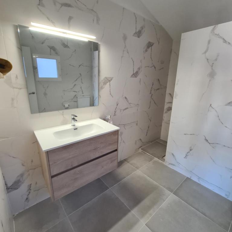 Bonito triplex con increíbles vistas - Casa Unifamiliar de 3 dormitorios - 32