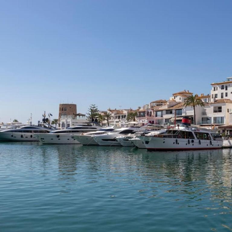 6 Luxury sea View Puerto Banus - Two-Bedroom Apartment - 16