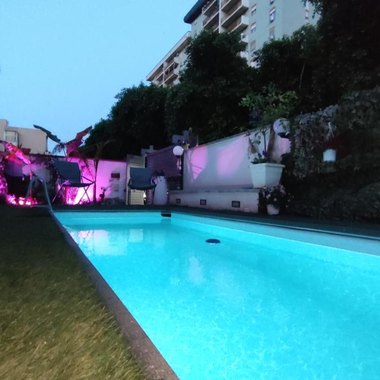 Casa Le Rose - Appartamento con 2 Camere da Letto - 81