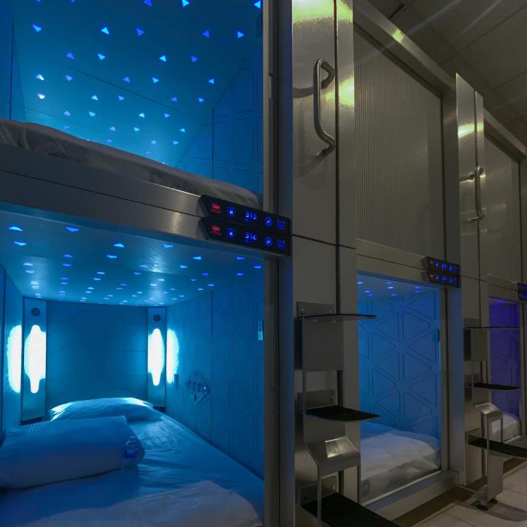 Izzzleep Aeropuerto Terminal 1 - Deluxe Single Room - 4