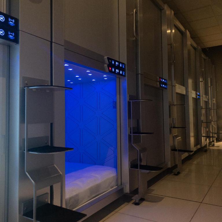Izzzleep Aeropuerto Terminal 1 - Deluxe Single Room - 5