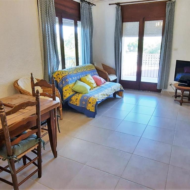 Apartamento Amplio en Cap Ras con Piscina y Terraza - 4 Hab, Admite Mascotas, Cerca de la Playa - ES-170-18 - Apartamento - 4