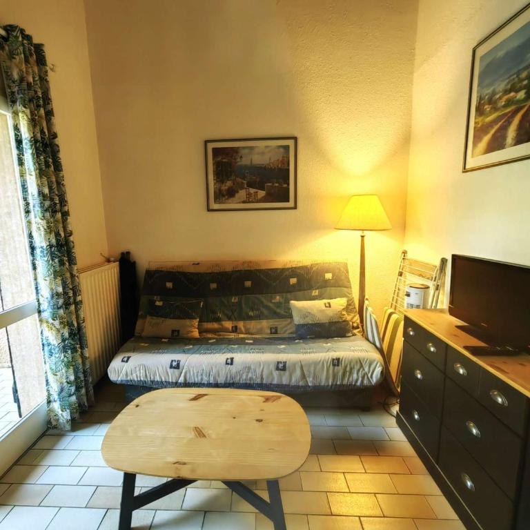 Villa Mitoyenne Calme avec Piscine, Clim et Parking pour 4 Pers. - FR-1-607-179 - Villa - 7