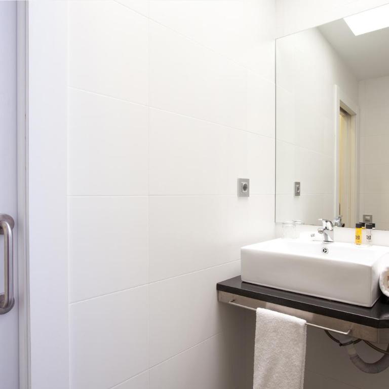 Dalia Ramblas - Single Room - 1