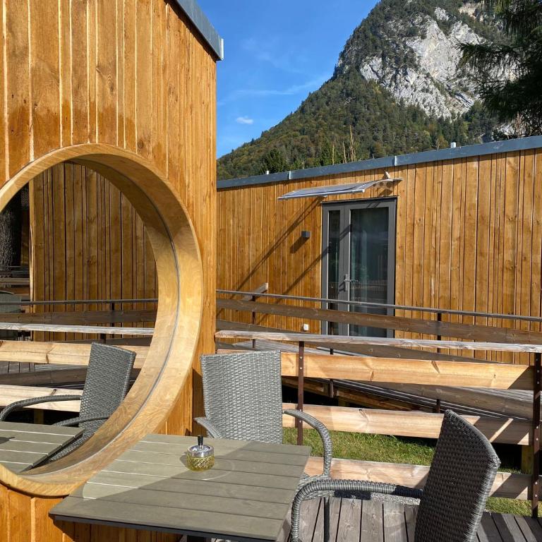 Unique Tiny Eco Lodges with gorgeous views to Jungfrau Massiv - One-Bedroom House - 12