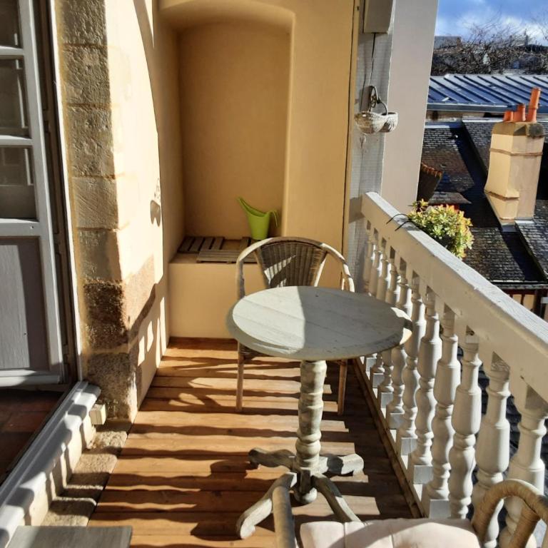Gite Du Passant Rennais avec balcon sur cour - Apartment with Balcony - 1