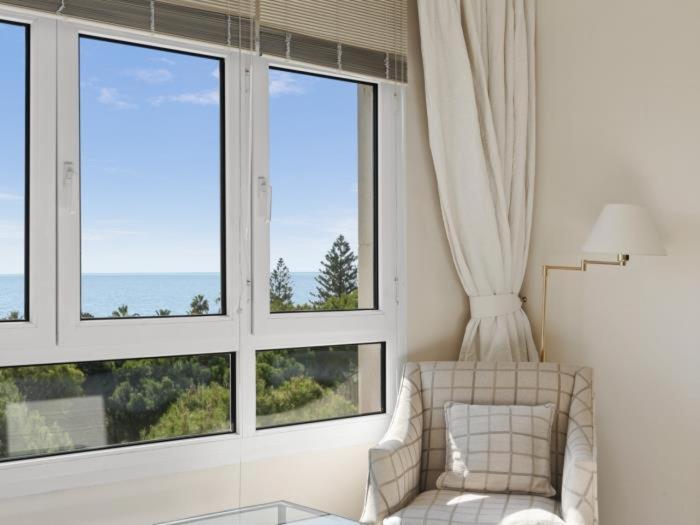 Vista mar y piscina en Puerto Banús - Apartamento - 19
