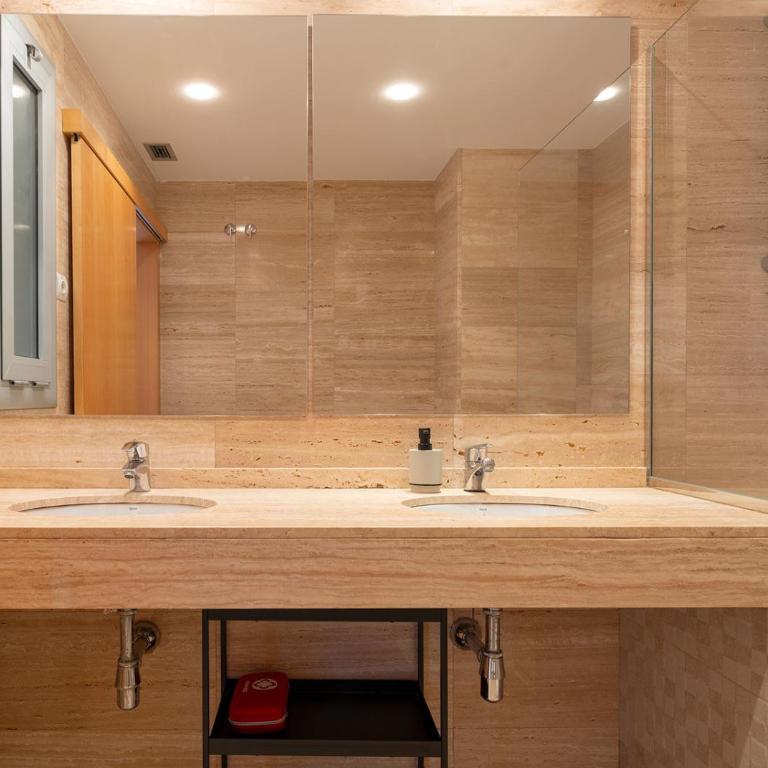 Modern apartment near Pl. España - Apartamento de 2 dormitorios - 17