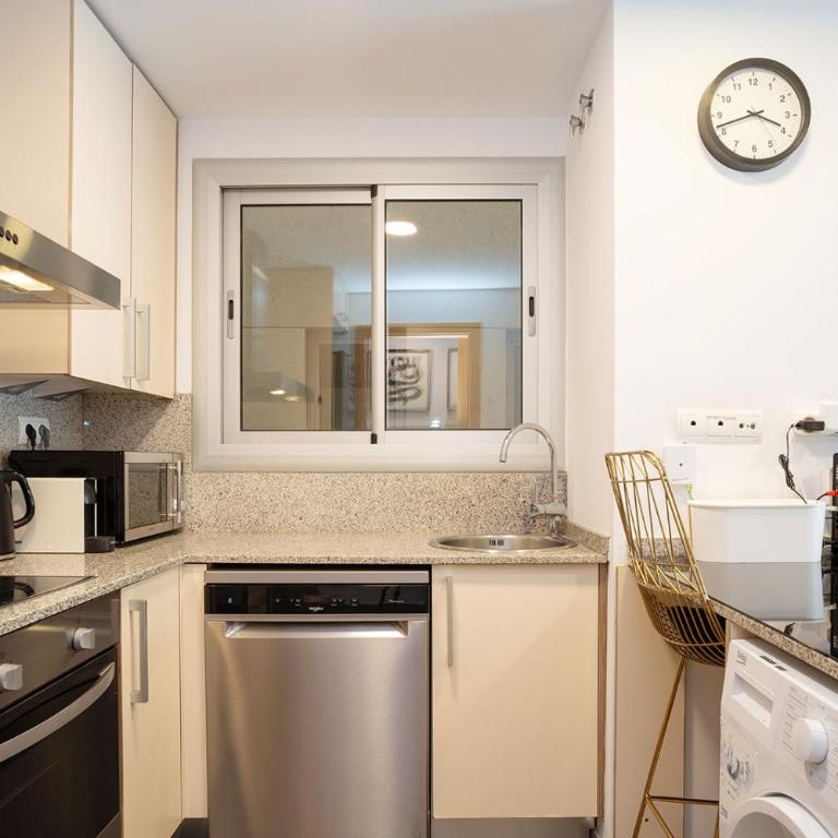 Modern apartment near Pl. España - Apartamento de 2 dormitorios - 23
