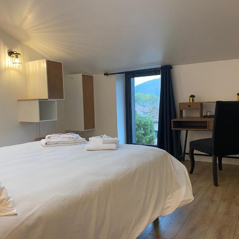 La Bellours Maison d Hôtes avec Piscine - Chambre Double - Vue sur Piscine - 4