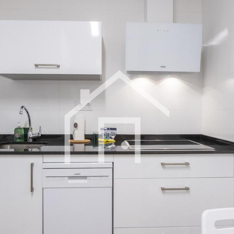 Ático Quintana II - con terraza, en el centro con Wifi y garaje - Apartamento con ducha - 35