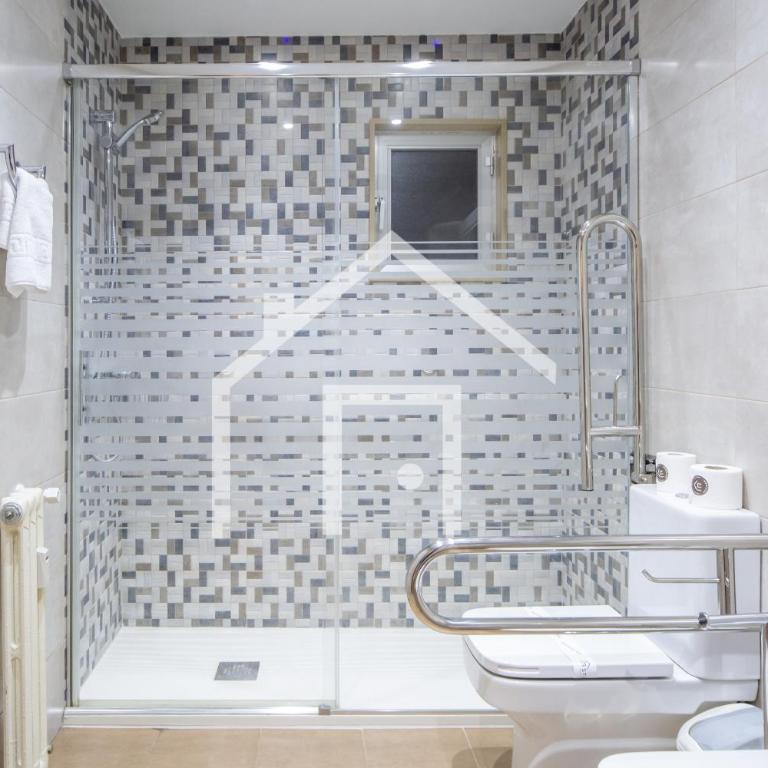 Ático Quintana II - con terraza, en el centro con Wifi y garaje - Apartamento con ducha - 27
