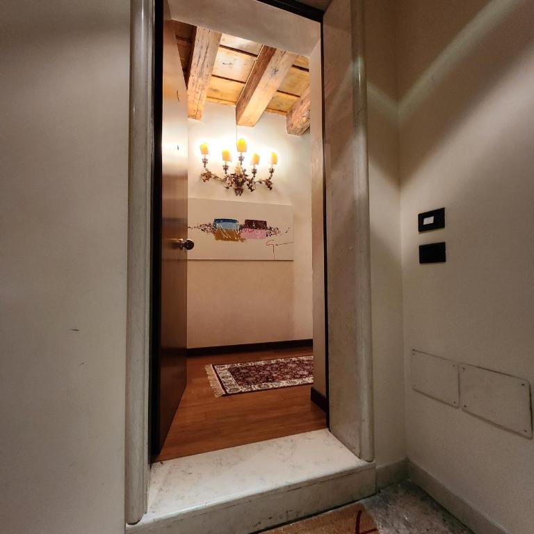 Juliets Bed Art Verona - One-Bedroom Apartment - 4