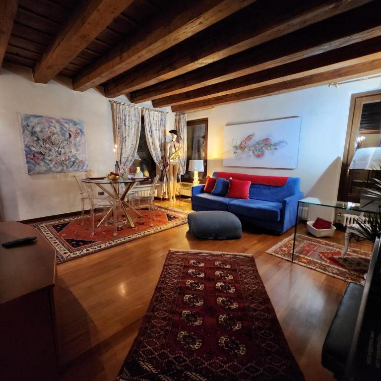 Juliets Bed Art Verona - One-Bedroom Apartment - 6