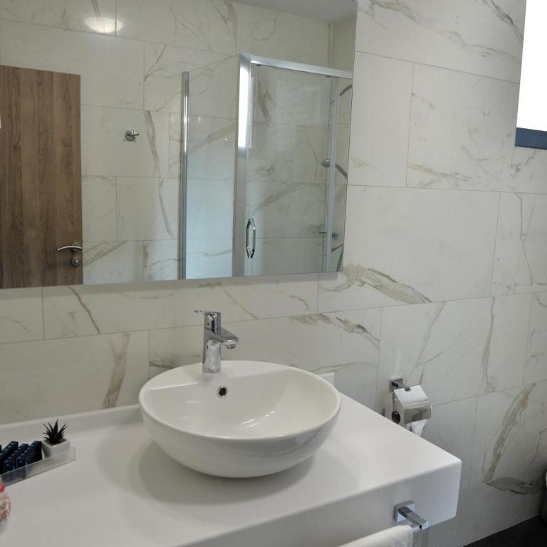 Hotel VIP - Dvokrevetna Soba sa Bračnim Krevetom/Zasebnim Krevetima - 1