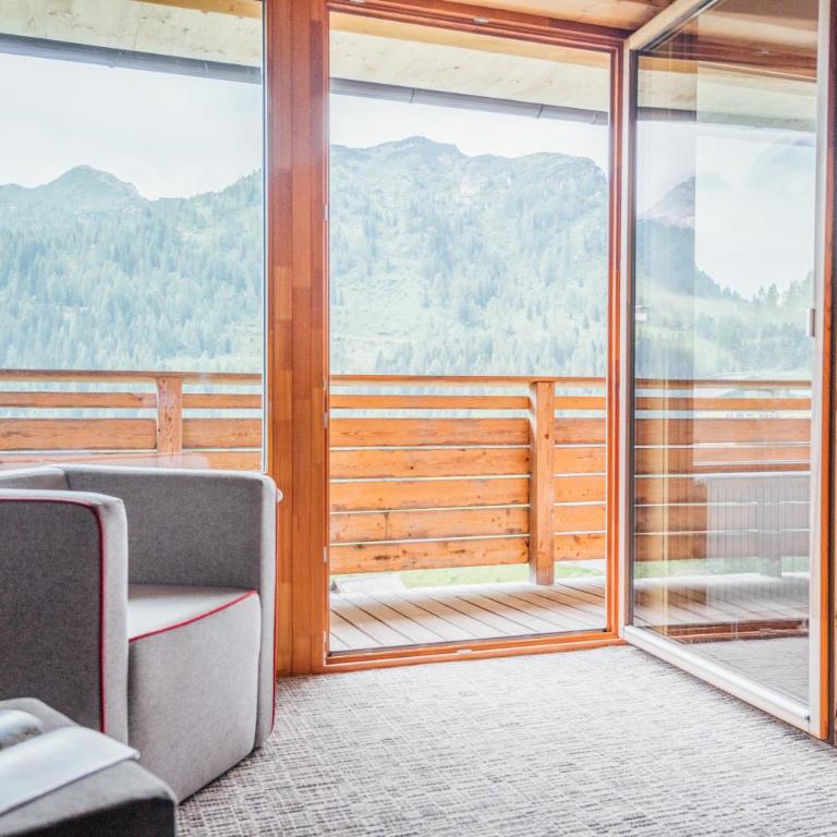 Falkensteiner Family Hotel Sonnenalpe - Familienzimmer Komfort mit Balkon - 3