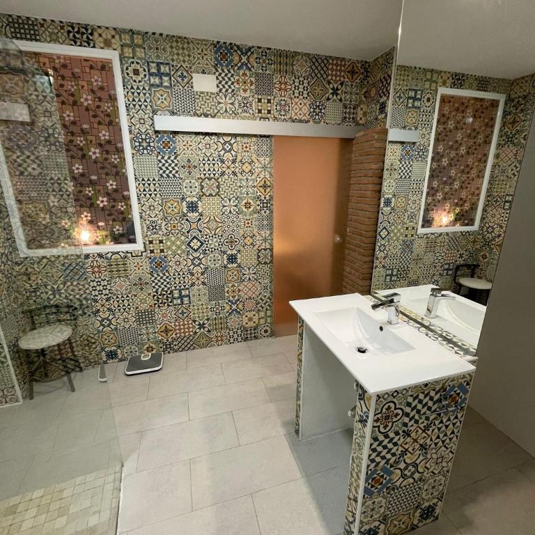 Frailes Apartments - One-Bedroom Apartment - 2