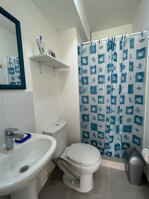 Departamento de playa con piscinas en condominio - Three-Bedroom Apartment - 25