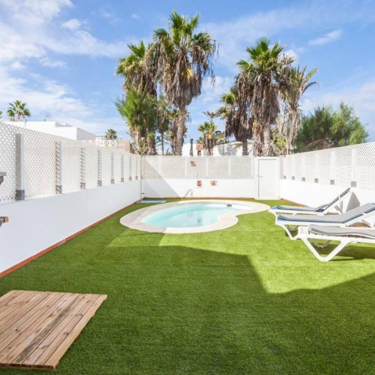 Corralejo Boutique Art Villa Fuego with Private Pool BBQ 20 seconds to the Beach by Amazzzing Travel - Villa - 7
