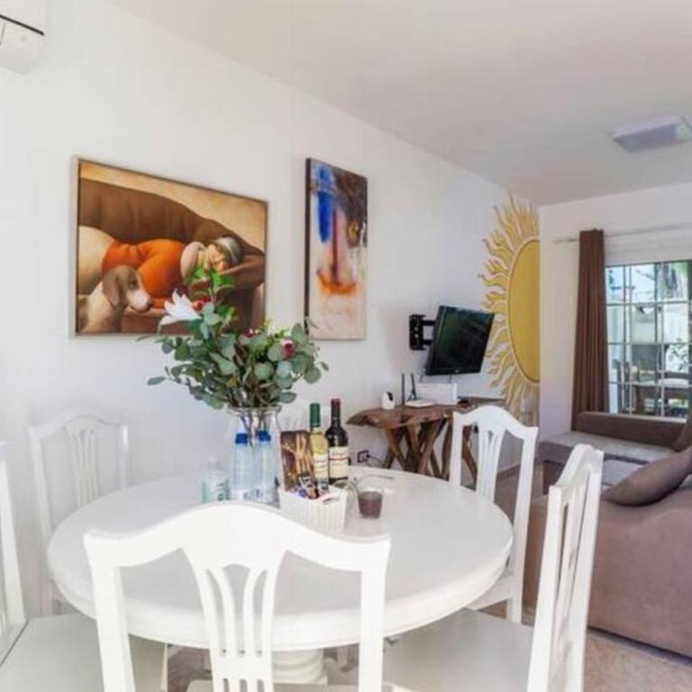 Corralejo Boutique Art Villa Fuego with Private Pool BBQ 20 seconds to the Beach by Amazzzing Travel - Villa - 9